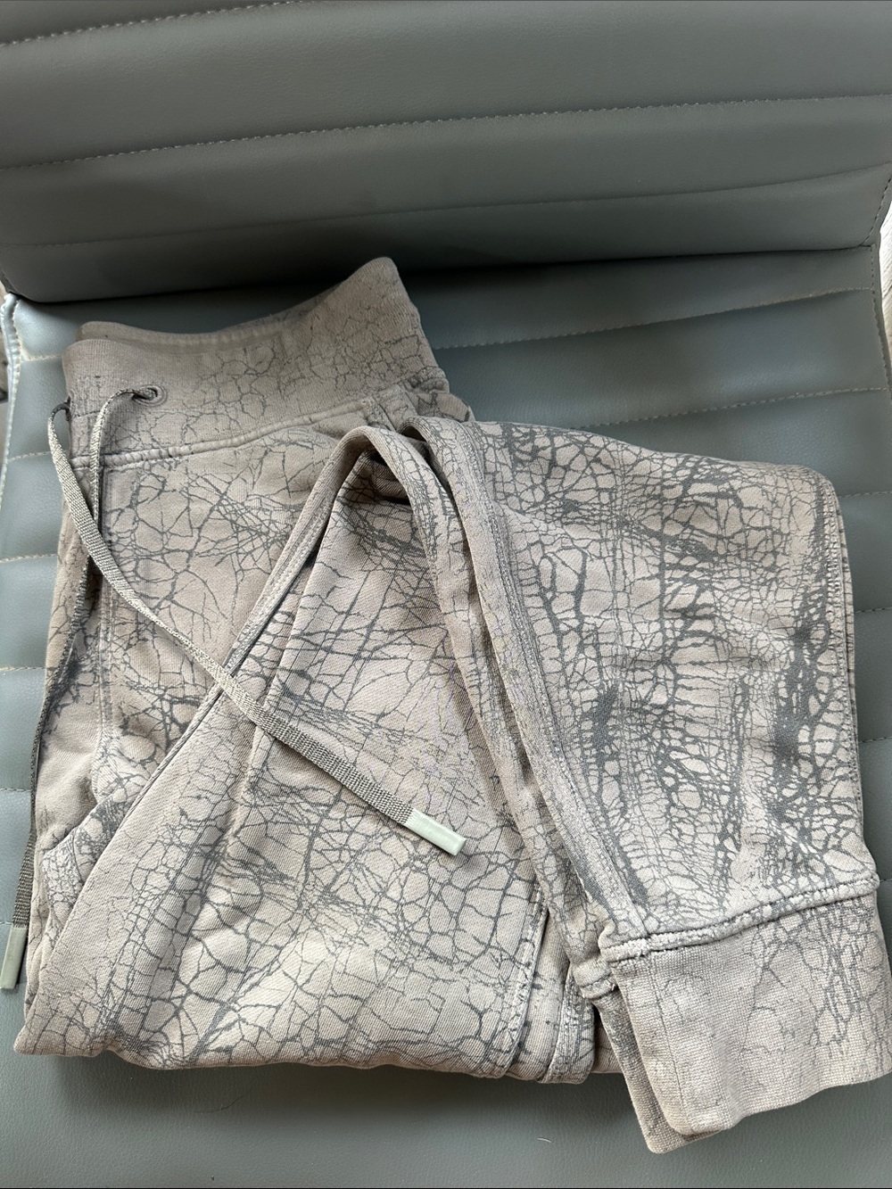 Lululemon- joggers size 6 - read below